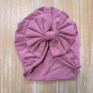 Posh peanut turban bow in mauve